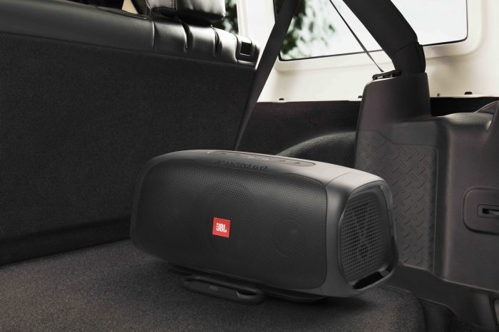 JBL przedstawia najnowszy subwoofer BassPro Go