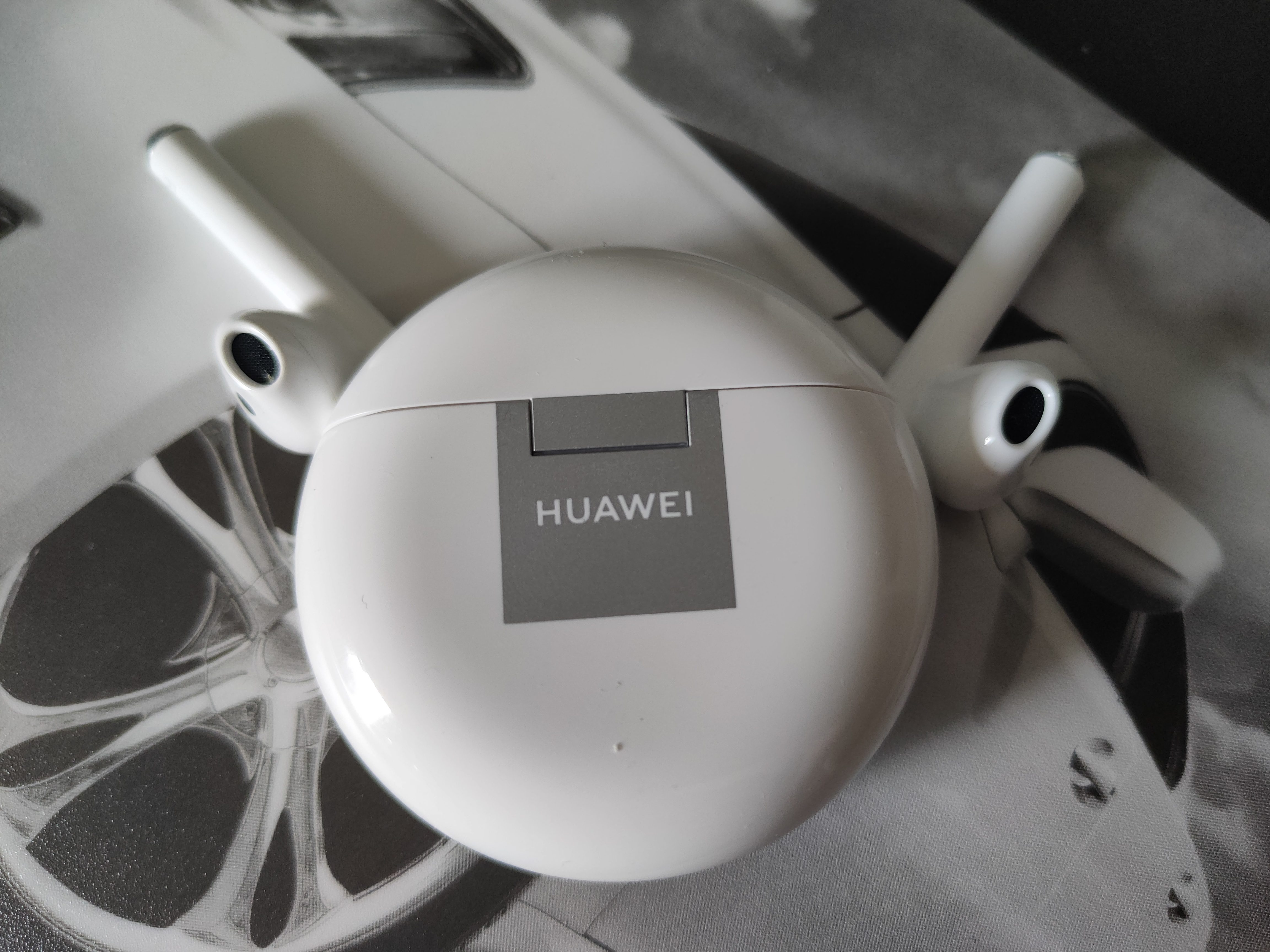 Huawei Freebuds 4 - Recenzja świetnie grających słuchawek TWS