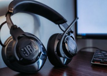 JBL Quantum 910 recenzja flagowych słuchawek gamingowych